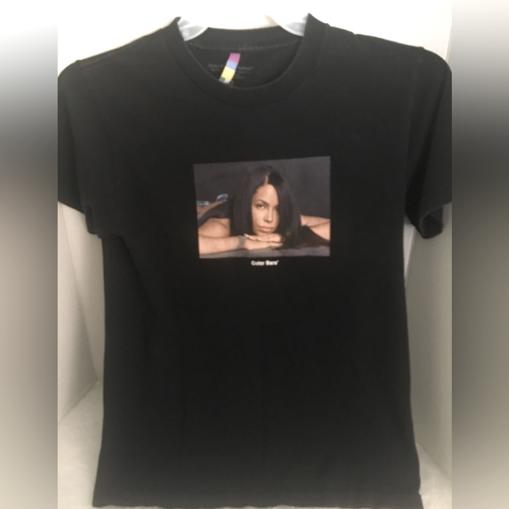 COLOR BARS - Aaliyah Black T-Shirt Size Small